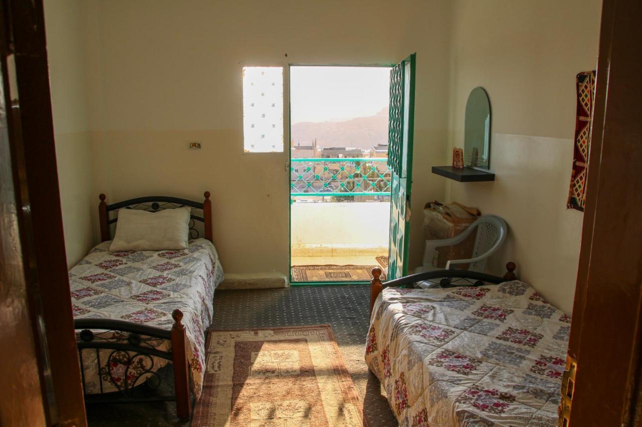 Petra Family House Bed & Breakfast エクステリア 写真