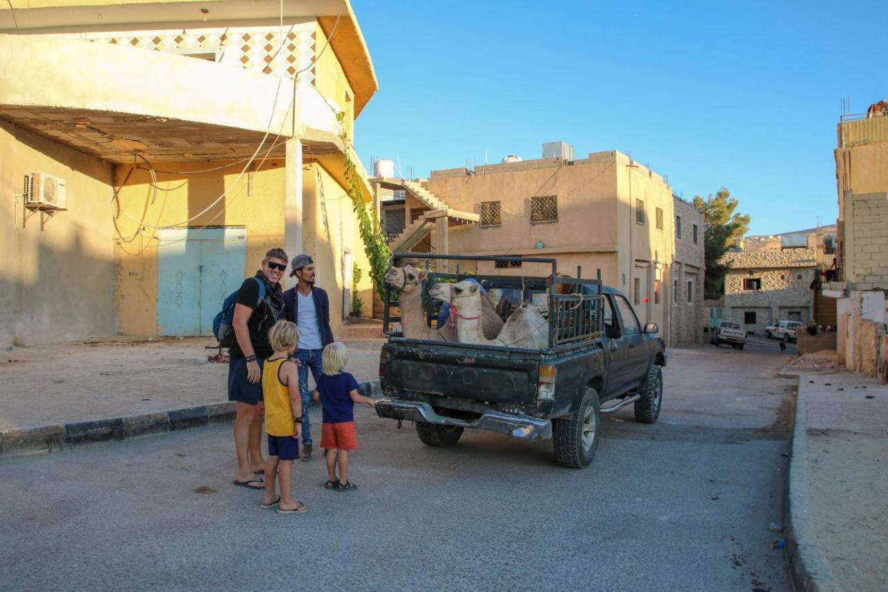 Petra Family House Bed & Breakfast エクステリア 写真