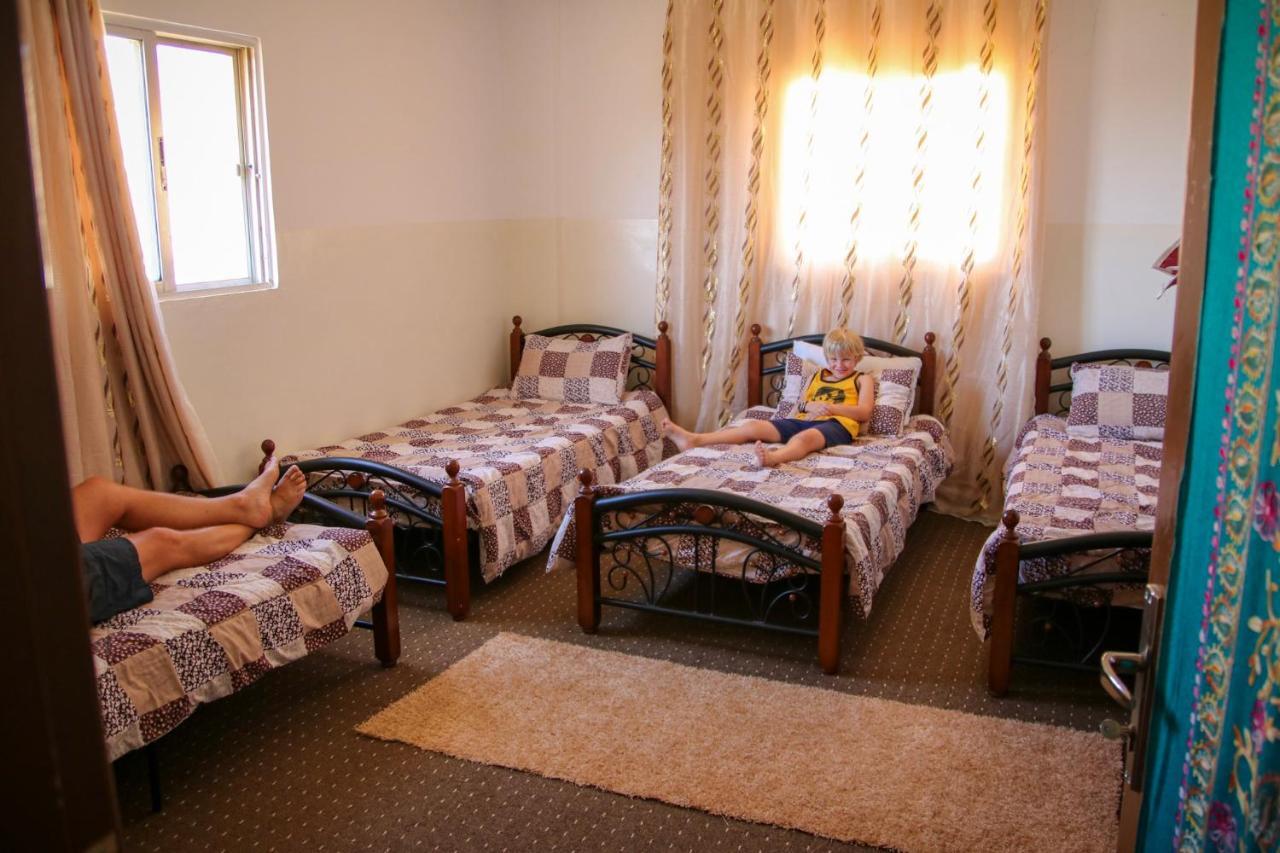 Petra Family House Bed & Breakfast エクステリア 写真