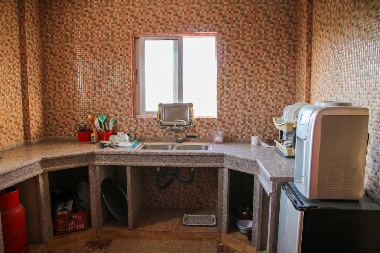 Petra Family House Bed & Breakfast エクステリア 写真