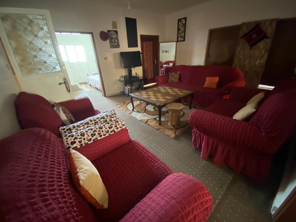 Petra Family House Bed & Breakfast エクステリア 写真